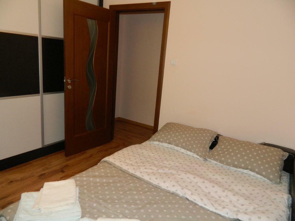 Tîrgu OcnaApartament Antoniaアパートメント エクステリア 写真